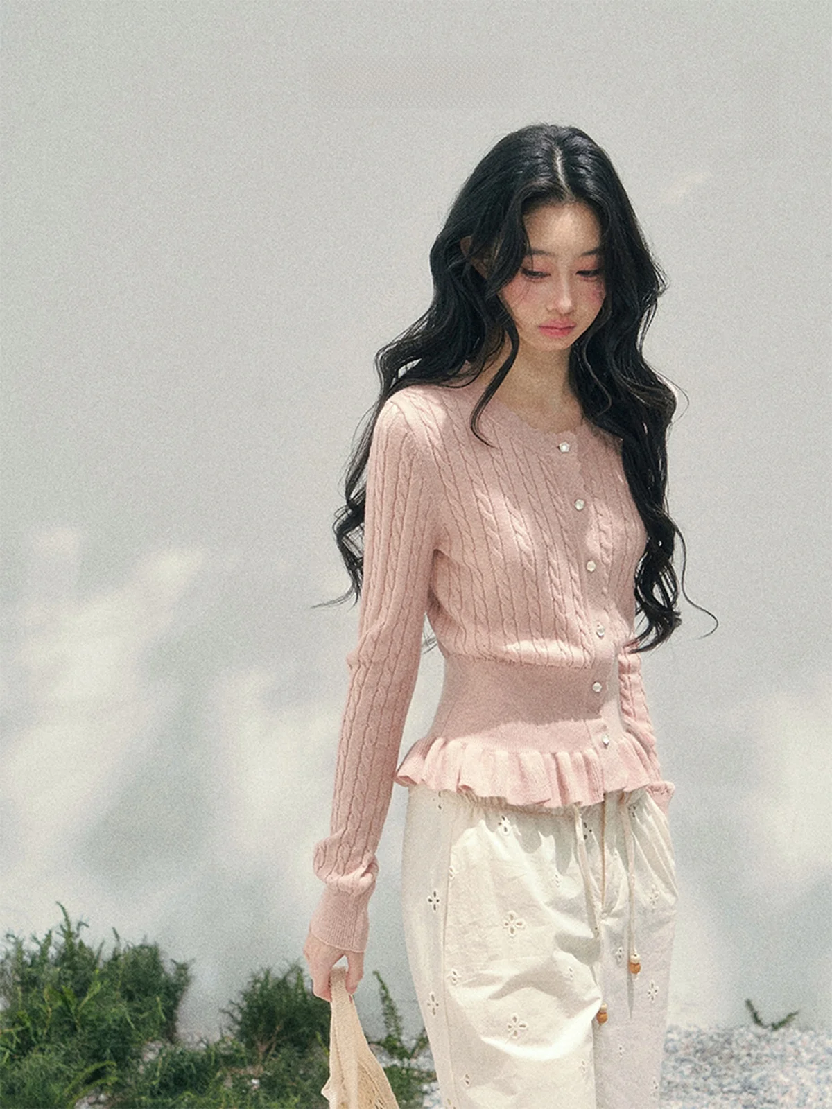 

Женская трикотажная кофта Aomalm Lazy Salt Series с узором «косы», мягкая, с жемчужным эффектом, повседневная, приталенная, влагоотводящая, не мнется.