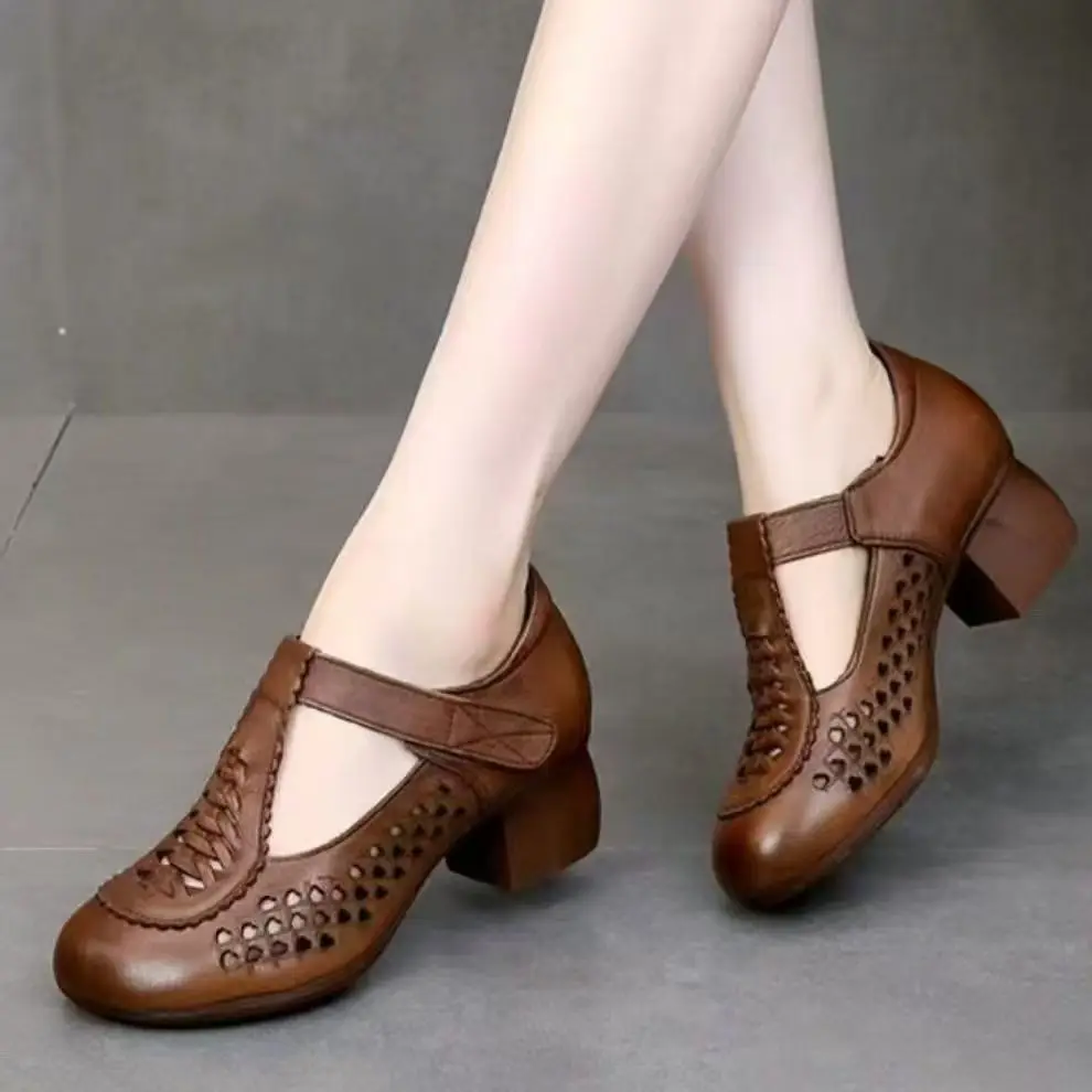 

Женские кожаные сандалии большого размера на блочном каблуке, новые летние сандалии на мягкой подошве с круглым носком, дышащие современные сандалии на липучке на высоком каблуке