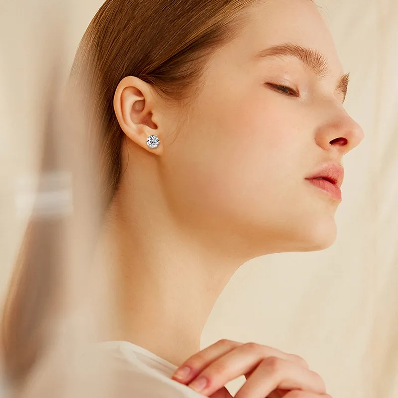 

1pair Princess Crown Moissanite Stud Earrings S925 Sterling Silver Stud Earrings VVS1 D Color Temperament Women's Earrings