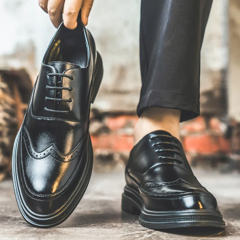 

Мужские повседневные кожаные туфли, деловая обувь, дышащие свадебные туфли для жениха, кожаные туфли в британском стиле для костюма.