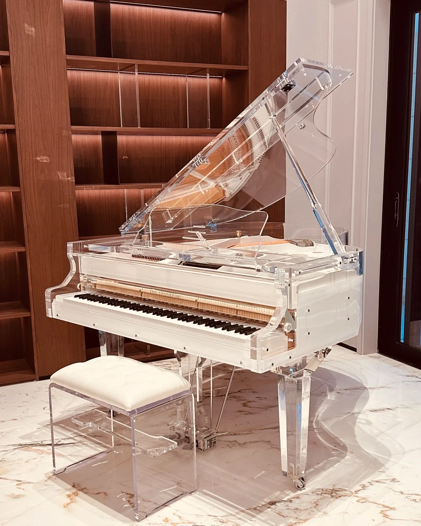 تصميم بيانو كريستال مكون من 88 مفتاحًا بيانوًا رقميًا كبيرًا مع لوحة مفاتيح من الخشب الصلب بلمسة نهائية من الأكريليك للاستخدام المنزلي #3