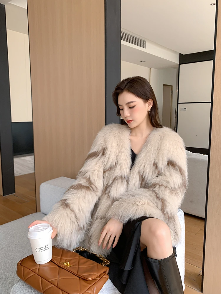 

Пальто Miss Xi Orange из двустороннего меха, средней длины, с цветными вставками, пушистое, стройнящее, комфортное, теплое, молодежное