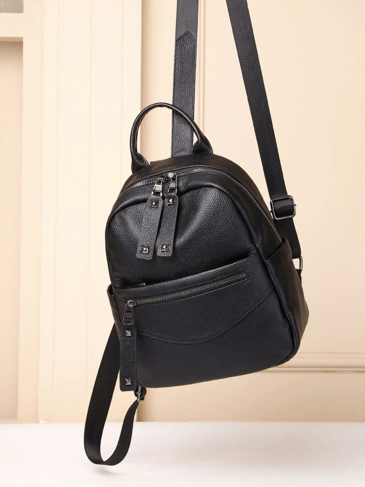 

Leather Backpack With High-End Feel, Niche Commuting Soft leather Handbag, New Casual Versatile Women's Small Backpack