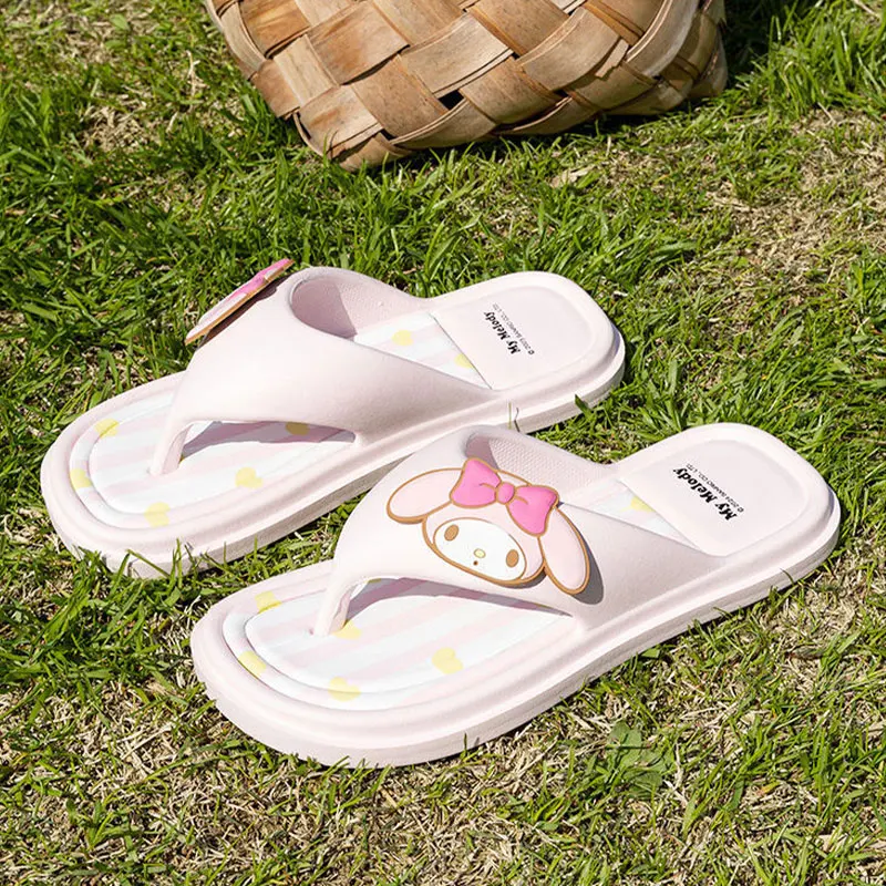 Hellokitty japonki Kawaii Cinnamoroll Kuromi buty na plażę damskie odkryte antypoślizgowe kapcie 2024 nowość