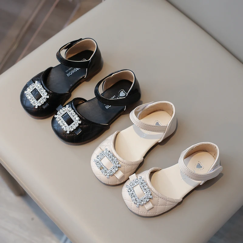 

Модные детские сандалии со стразами 2026 года, новая модель, легкие кожаные туфли, элегантная универсальная детская обувь, размеры 23-35