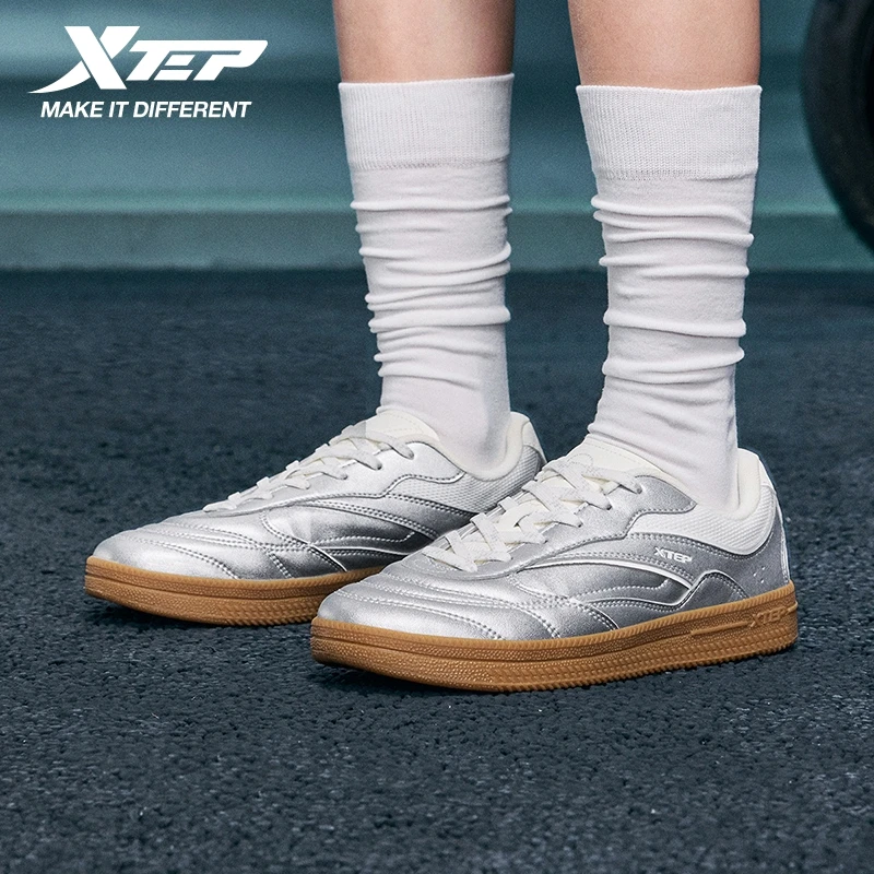 

Xtep Shoes For Women Lightweight Trendy Retro Fashion Sneakers Comfortable Leisure Lace Up Cozy Fuzz Shoes 874118310006
