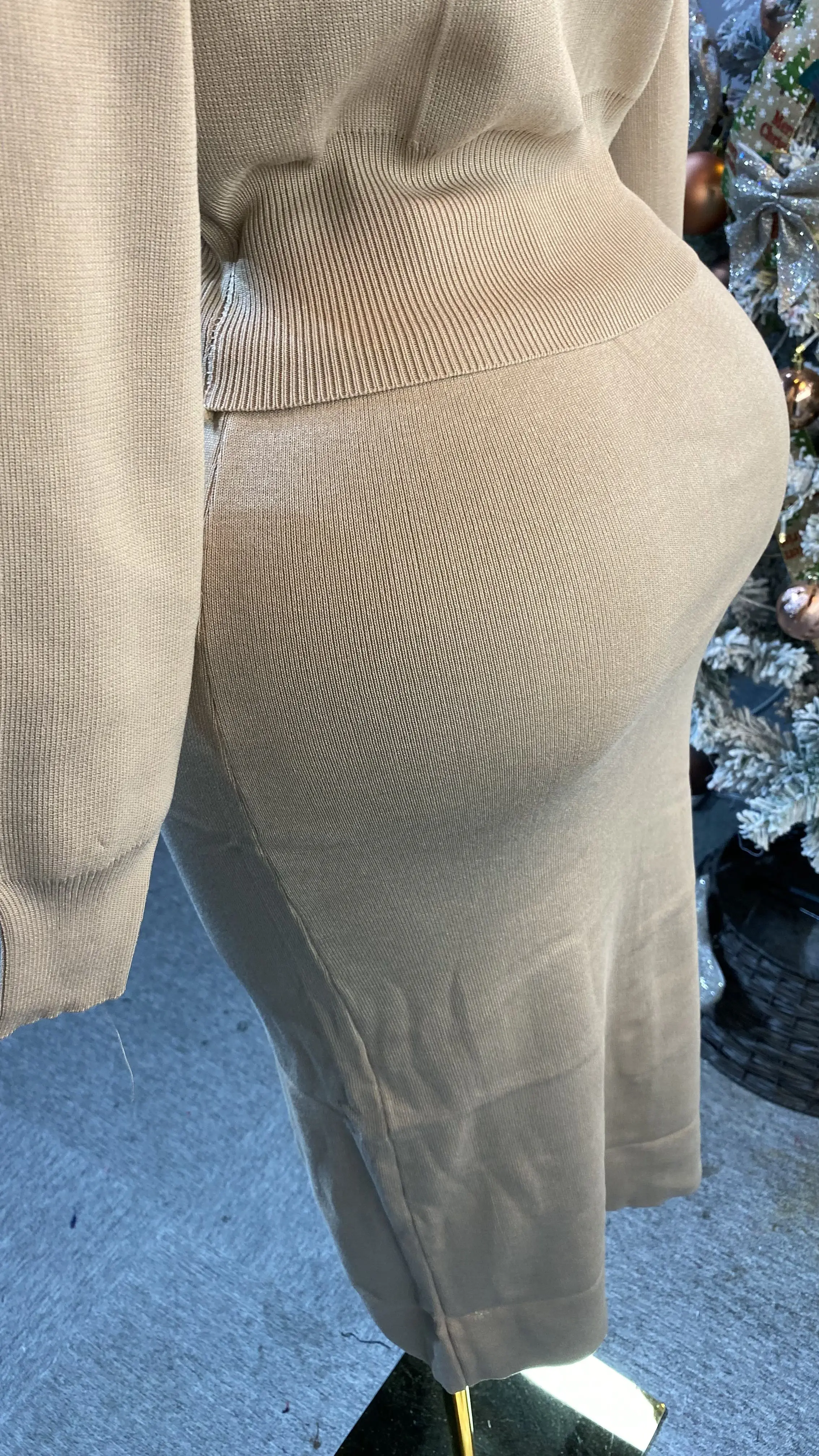 Custom-designed fashionable flutter sleeve solid V-neck slim-fit elegant dress, elegant banquet dress-GZXX337