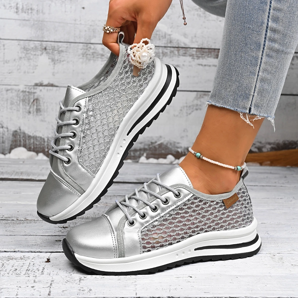 أحذية رياضية نسائية موضة الصيف حذاء كاجوال النساء القواطع الدانتيل جوفاء تنفس منصة أحذية رياضية مسطحة امرأة Zapatos De Mujer