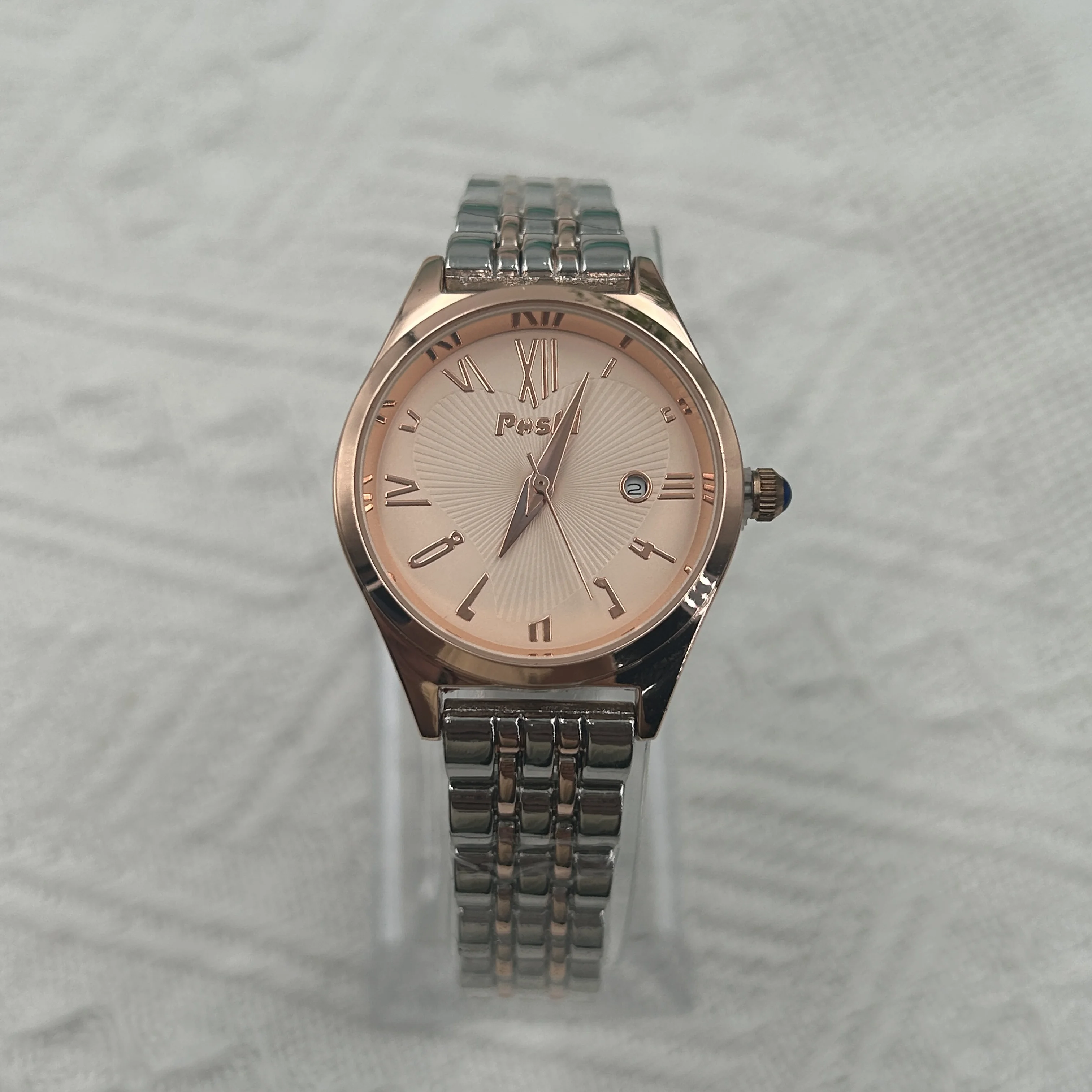 

Ladies' luxury fashion wristwatch with stainless steel strap, an ideal choice for casual fashion enthusiasts