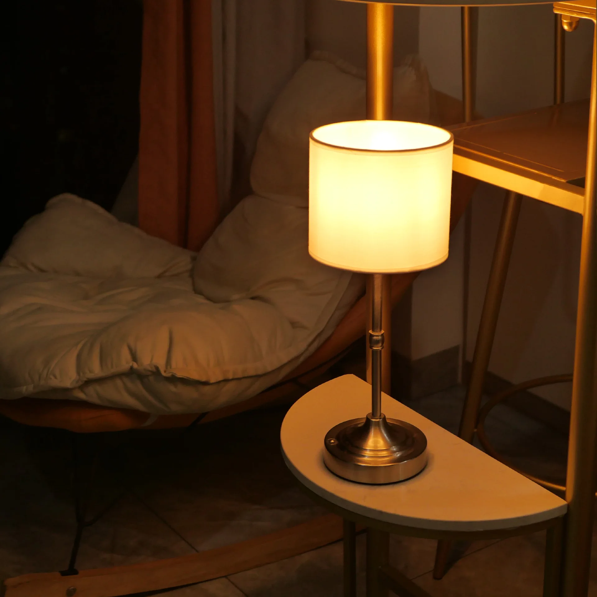 Hot Selling Fabric Metal Desk Lamp Decoration, Bedroom Bedside Small Night Light, Retro Atmosphere Light, Rechargeable Version