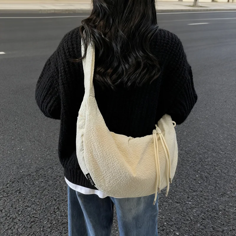 Stylish Grid Shoulder Bag Lightweight Elegant and Versatile Crossbody Bag for Women Fashionable and Practical Commuting Bag