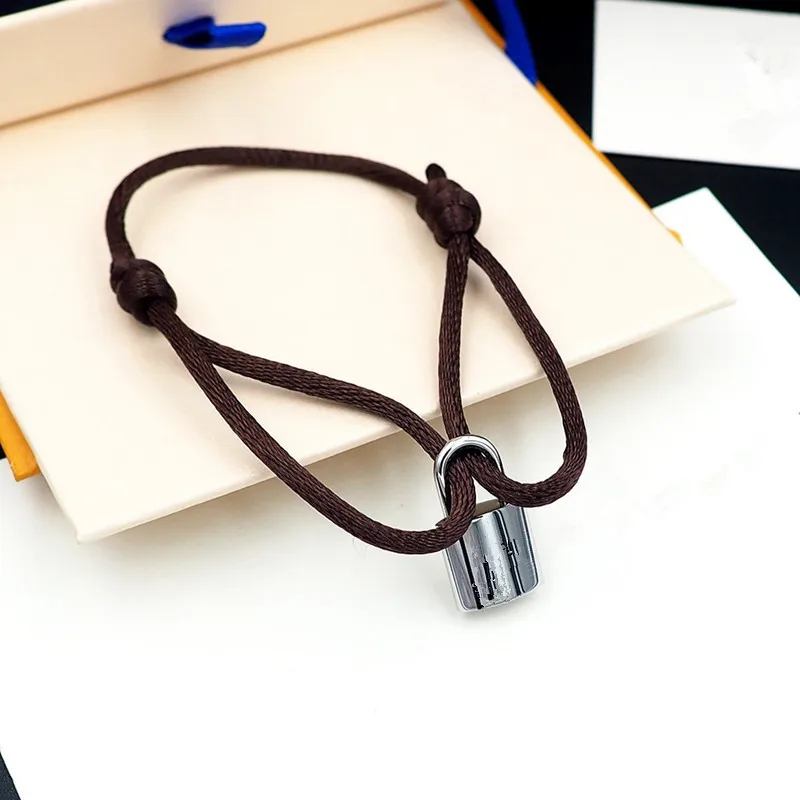 

Подвеска с замком, браслет из нержавеющей стали, легкий роскошный дизайн, нишевый браслет из титановой стали, пара ювелирных изделий для рук