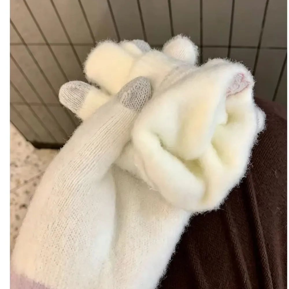 Cute Polyester Touch Screen Gloves Candy Color One Size Winter Warm Gloves Heart Embroidery Fuzzy Cold Proof Gloves for Writing