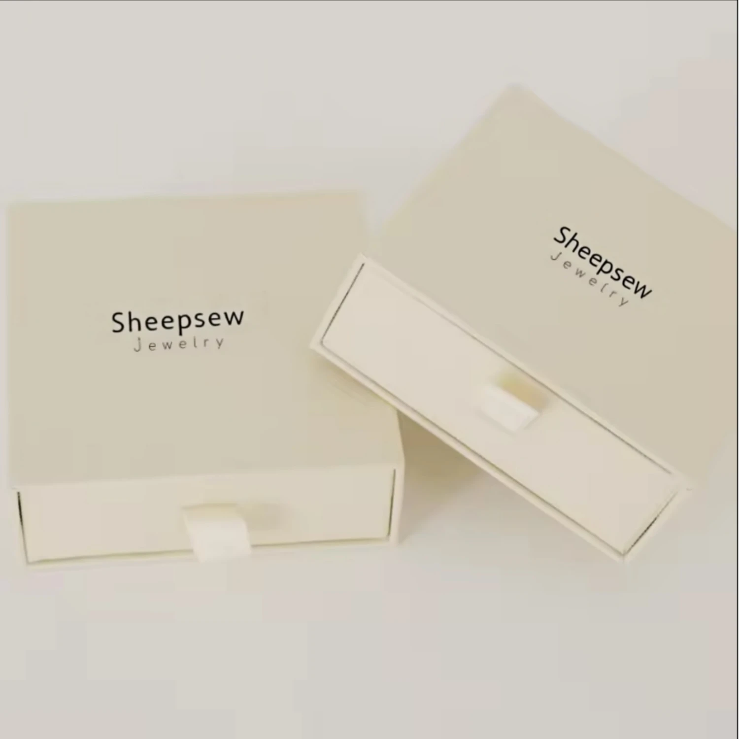 

20 шт., высококачественный хлопковый мешок для пыли с логотипом на шнурке, упаковка для драгоценностей с мешочком, контейнер для ювелирных изделий премиум-класса