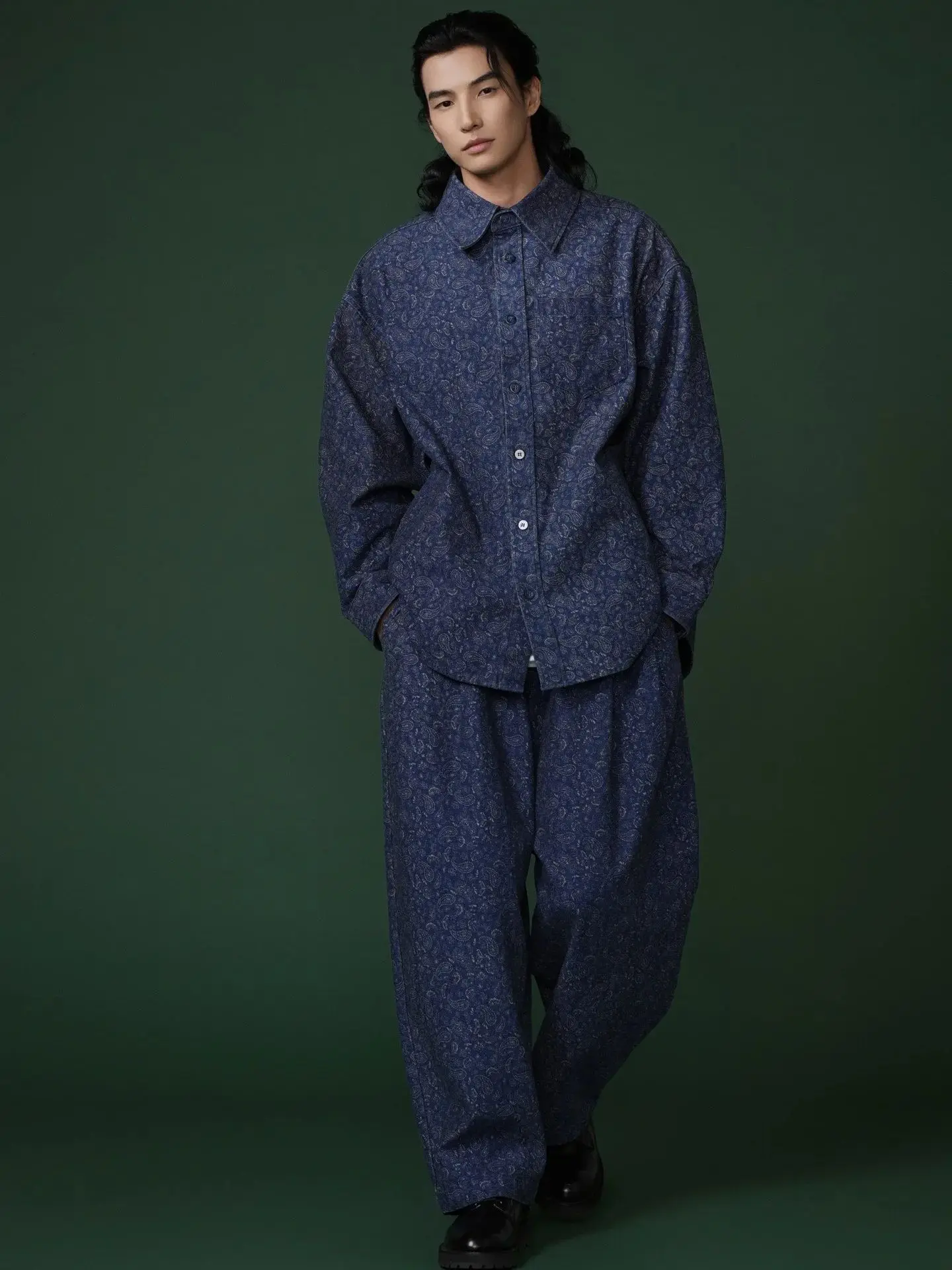 

Осенний наряд - японская жаккардовая куртка-рубашка с цветочным узором ореха, свободная вязаная куртка, подходящие брюки для мужчин.