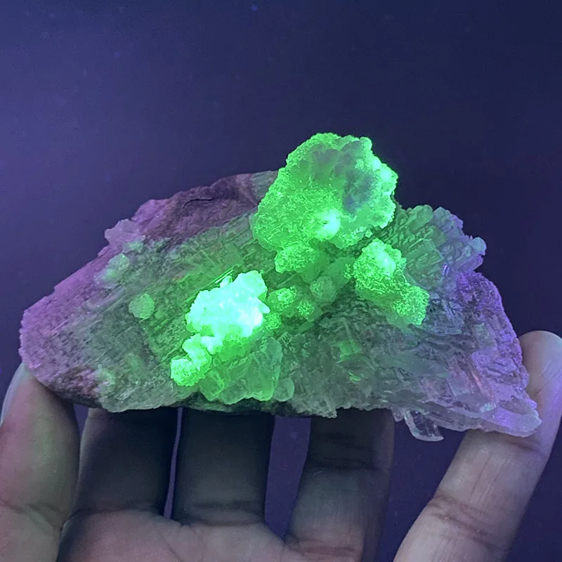 

100% natural fluorine chlorine gypsum raw stone crystal mineral specimen （Fluorescence effect green）