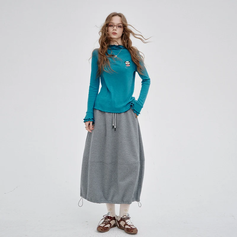 ELFSACK 2025 Winter New Arrivals Casual Animal Embroidered Flounce Sleeve Long Sleeve Half Neck T-shirt For Woman