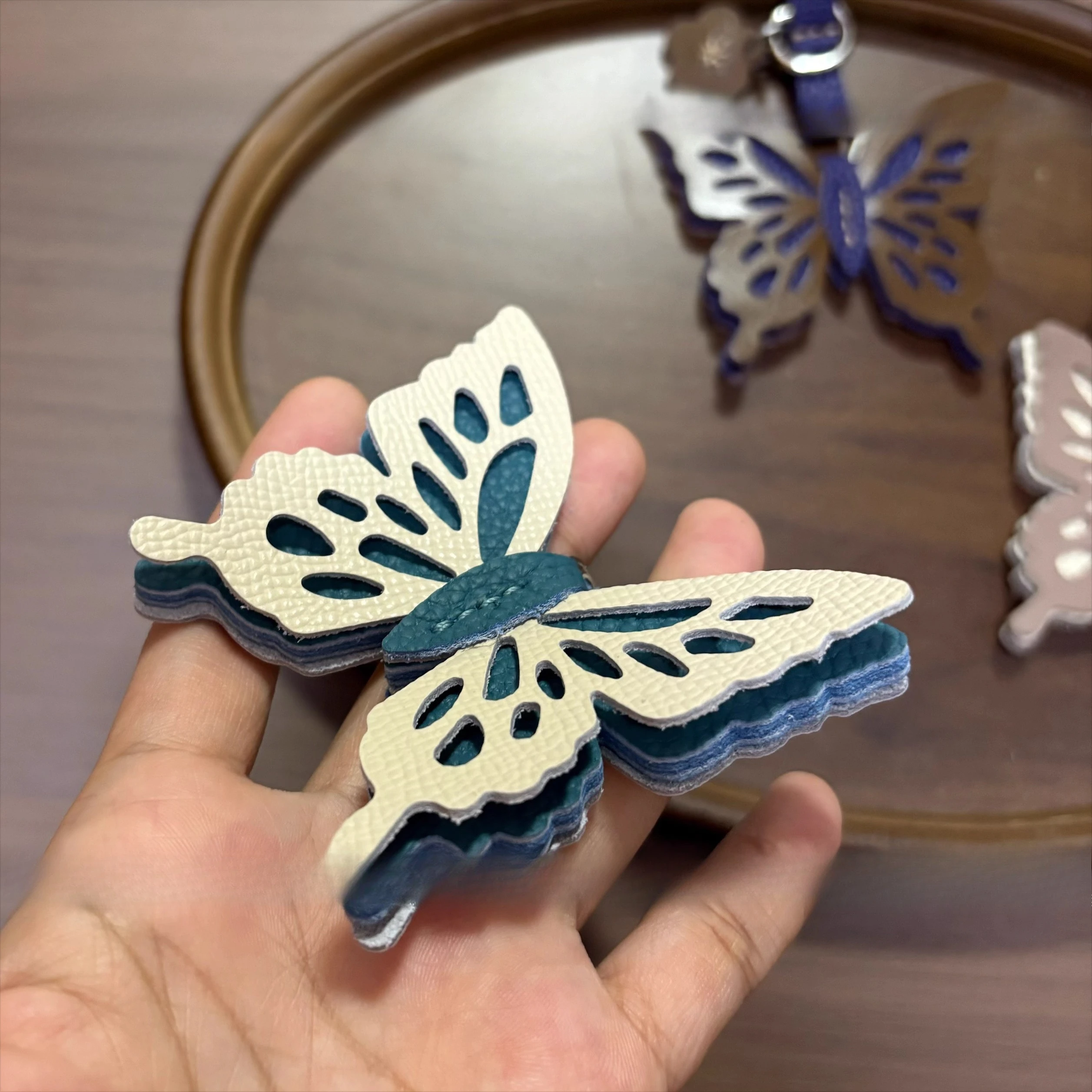 First layer cowhide cutout butterfly pendant handmade bag pendant car key chain pendant pet bag decoration