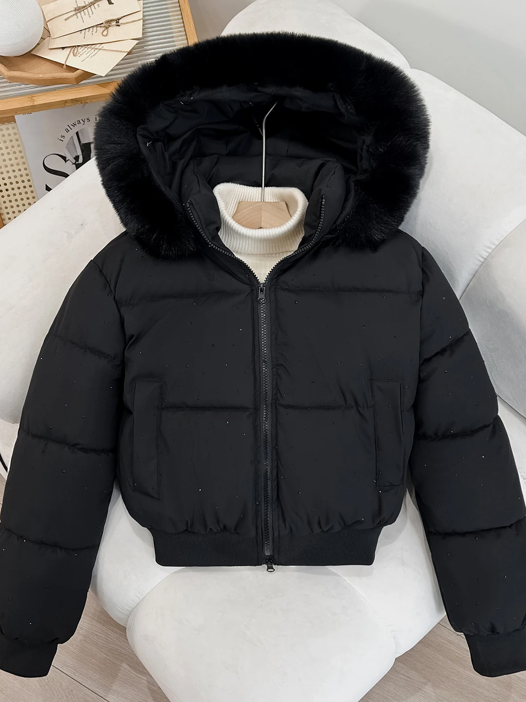 2026 Winter Thickened Puffer Jacket Women's Short Style Coat Waist-Cinching Bread Style Coat Small Size Warm Casual Style