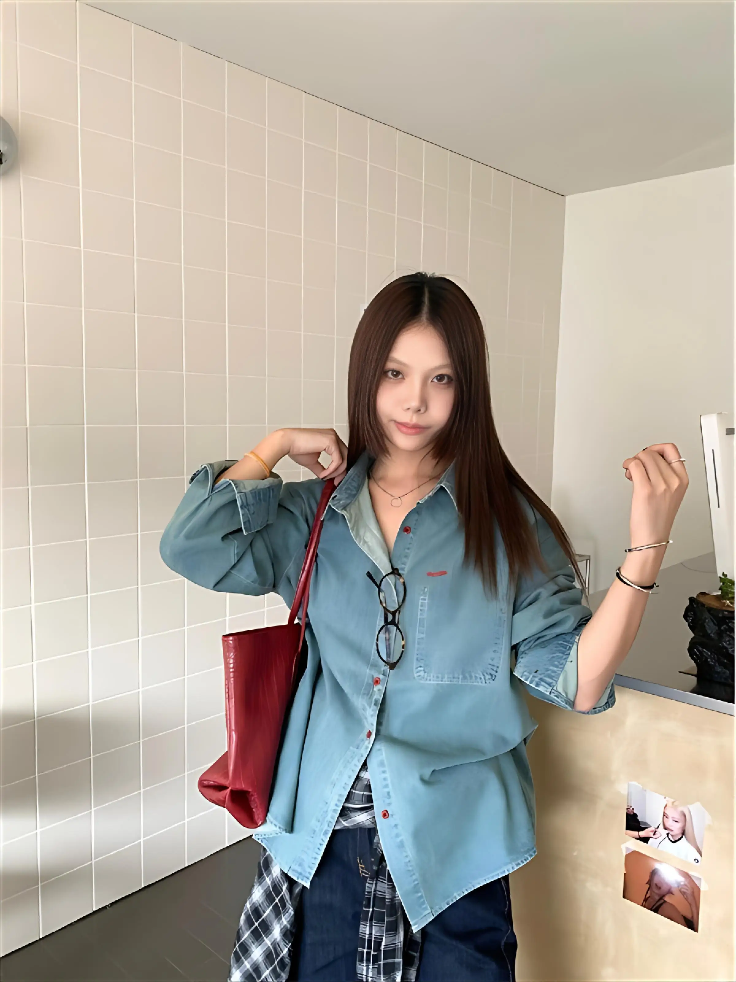 

Джинсовое пальто с розовыми цветами, женские зимние стеганые куртки из шерпа с капюшоном, плюшевые украшенные пуговицами, укороченные куртки с четырьмя карманами, рваные 2025 г.