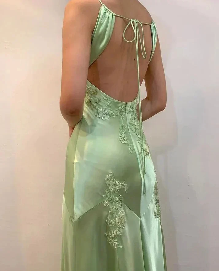 Elegante Damenkleider Maßgeschneidert mit Spaghettiträgern Ärmellos Satin A-Linie Bodenlang Abendkleid Sexy Rückenfreies Partykleid
