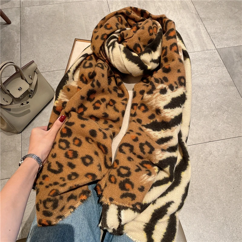 2024 New Winter Female Leopard Print Scarf Thickened Warm Cashmere Scarves Luxury Fashion Shawl High Quality Women Shawls L18