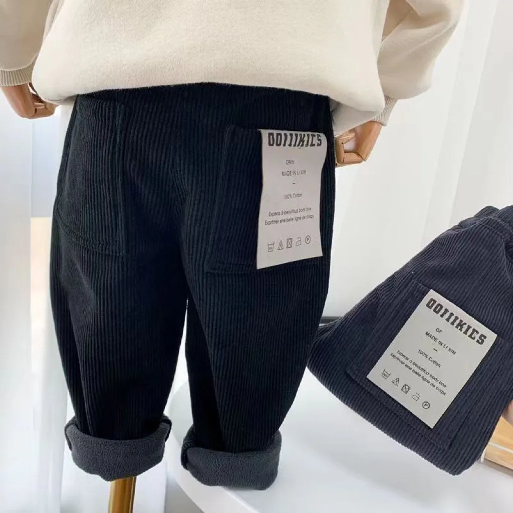 سروال قصير للأولاد على الطراز الكوري العصري. جديد الخريف الشتاء سميكة قطعة واحدة وزرة للأطفال والمتوسطة الصغيرة