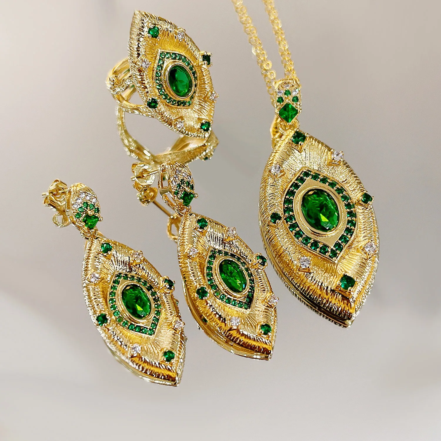 Foydjew French Style Vintage Jewelry Evil Eye Design Gold Color Jewelry Sets Simulation Emerald Pendant Necklaces Earrings Rings