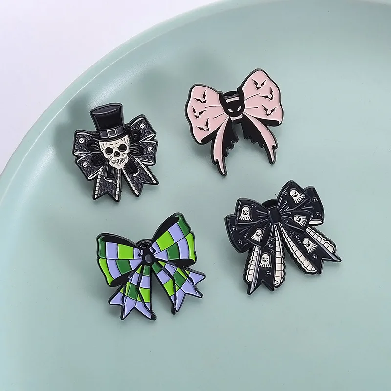 Halloween Theme Brooch Pins Cute Bowknot Shape Skull Skeleton Design Hard Enamel Corsage Lapel Pin Jewelry Gift For Friends Prop