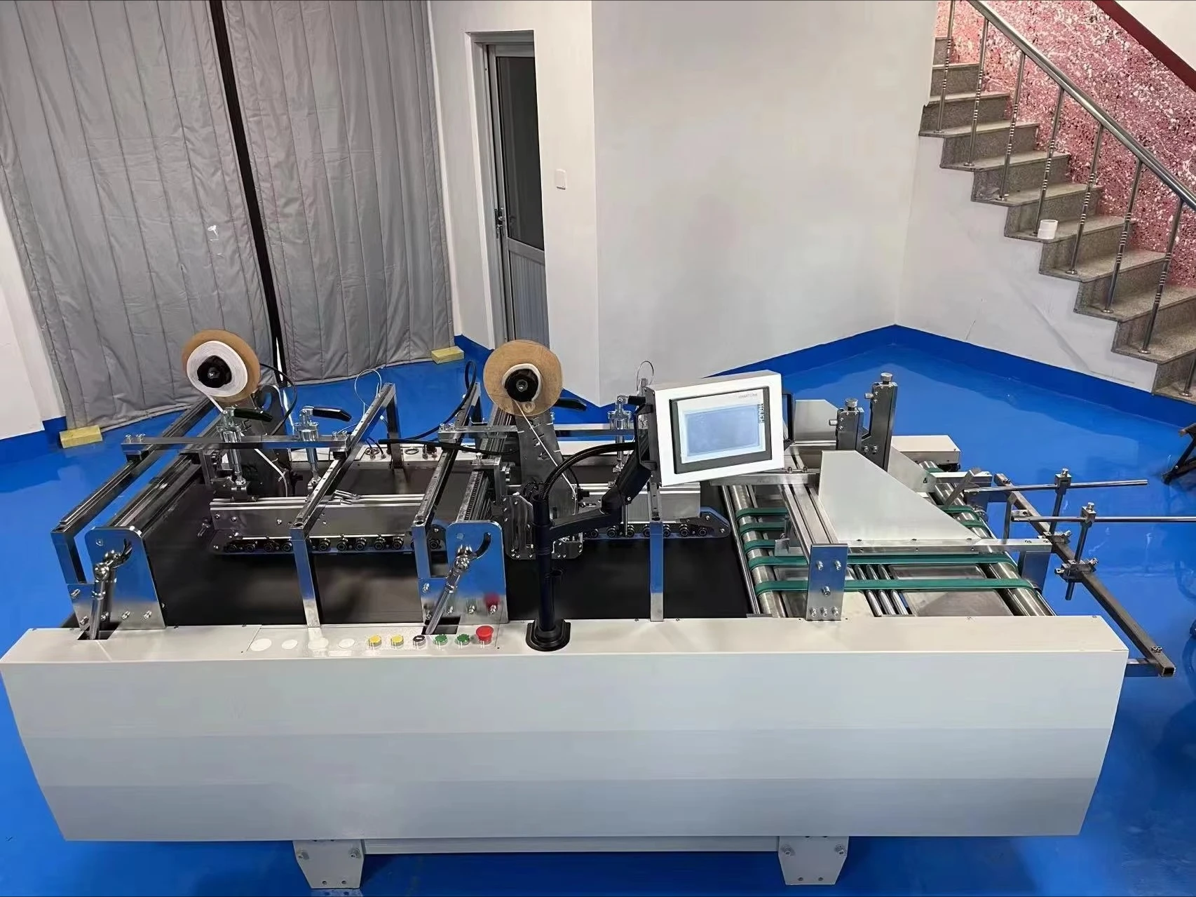 آلة تطبيق الشريط على الوجهين للتحكم PLC #4