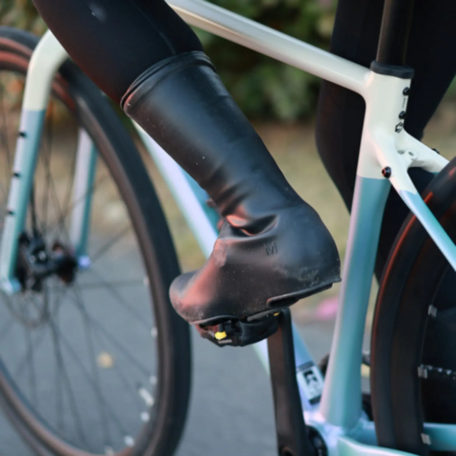 

Silicone Cycling Shoe Cover Easy to Clean Paved Bike Shoe Cover Aerodynamic Overshoe Lightweight Anti-Slip for Rainy Day