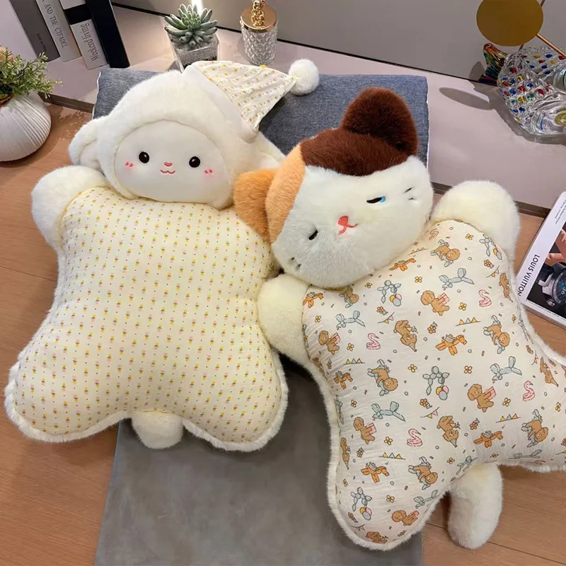 

Маленькая плюшевая игрушка-мешок, кукла-кошка для девочек с тремя цветными узорами, идеально подходит в качестве подарка для нее