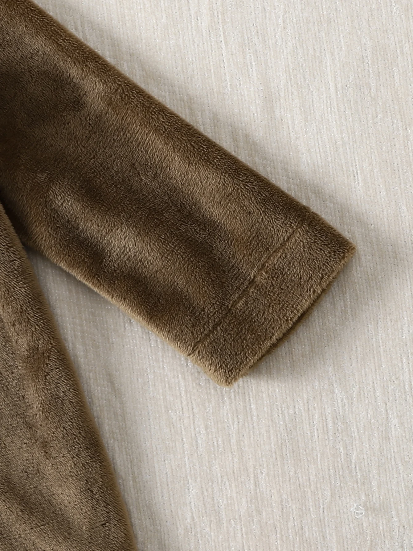 1 Stück Baby-Winter-Flanell-Strampler mit Füßen, Niedlicher Bärenohren-Kapuzenanzug mit Vollreißverschluss, Warmer Einteiler für 0-18 Monate – Detail 5