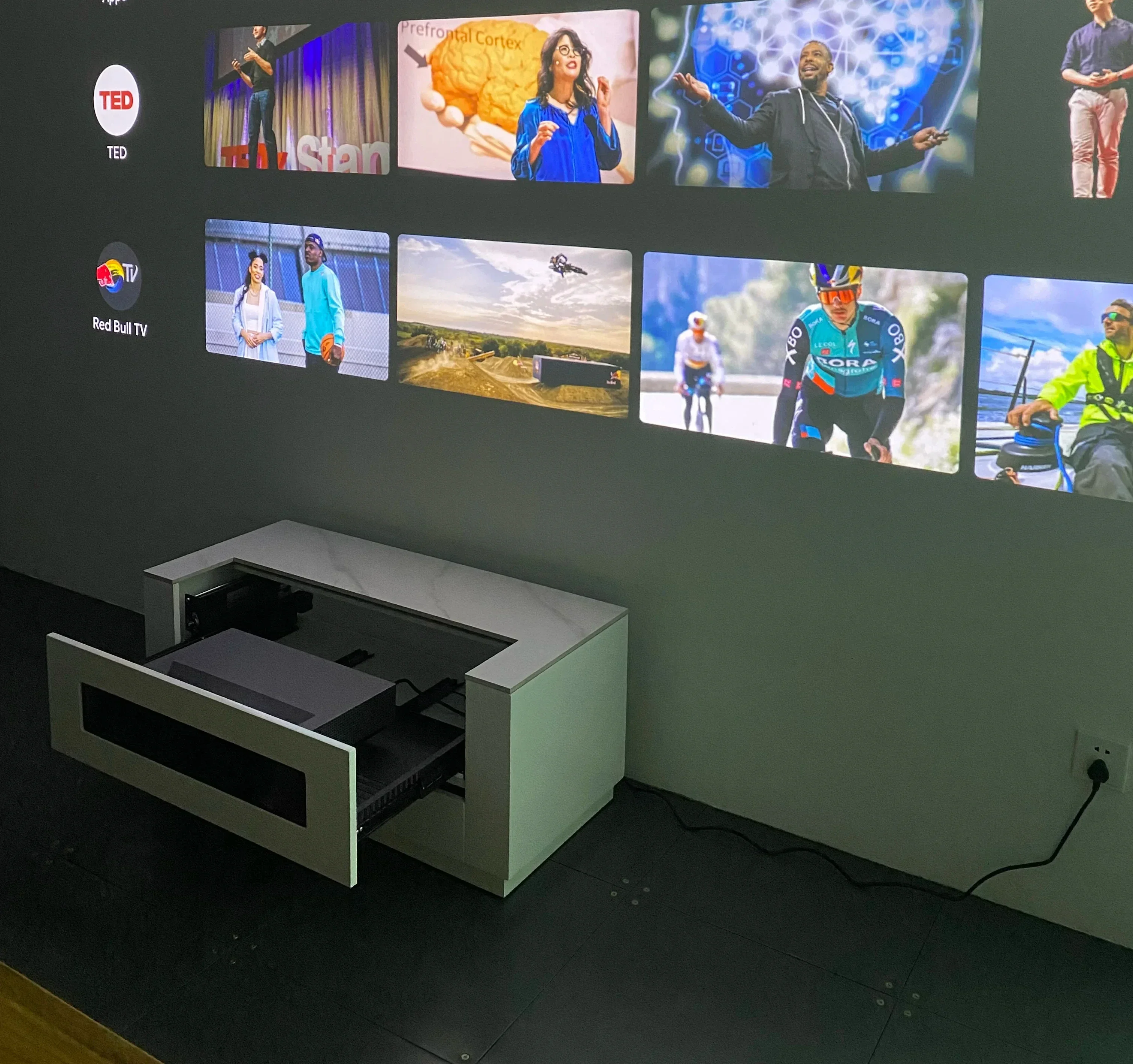 

Custom Service Adjustable Projector Cabinet Integrated TV Stand - Table Design for Home Entertainment Systems