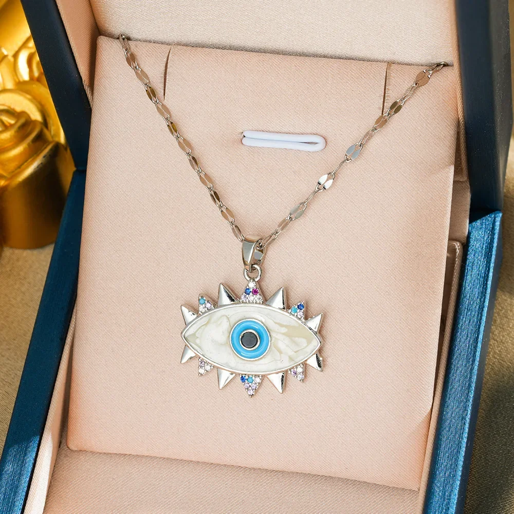 

A high-end, light luxury and versatile women's blue-eye accessory, the Devil's Eye titanium steel necklace