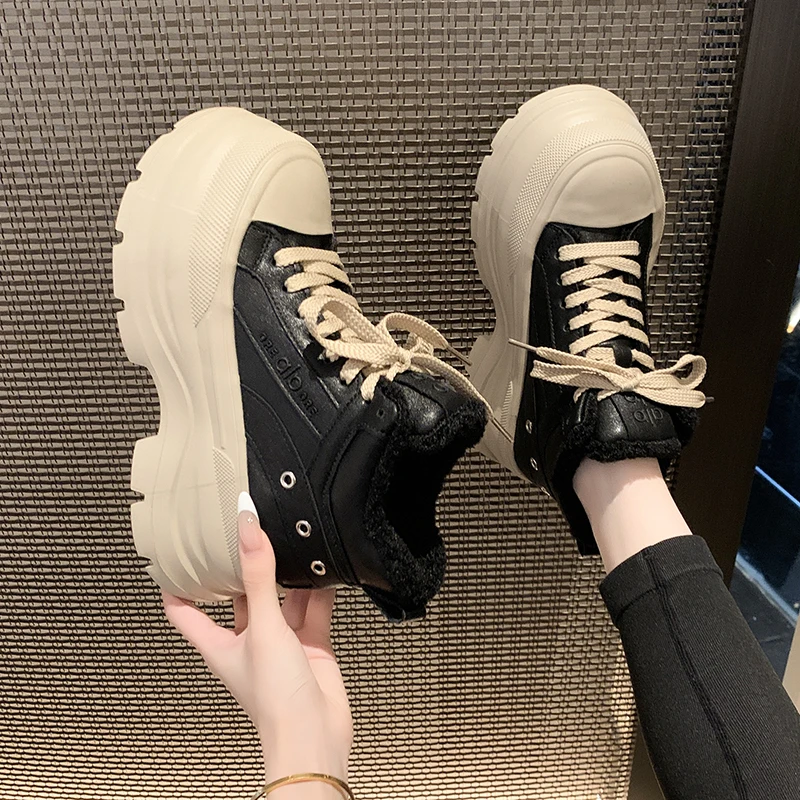 النساء أحذية الثلوج جديد الشتاء عالية أعلى أفخم الأحذية القطنية الدافئة 7 سنتيمتر سميكة وحيد المضادة للانزلاق في الهواء الطلق حذاء من الجلد مكتنزة حذاء رياضة من الجلد