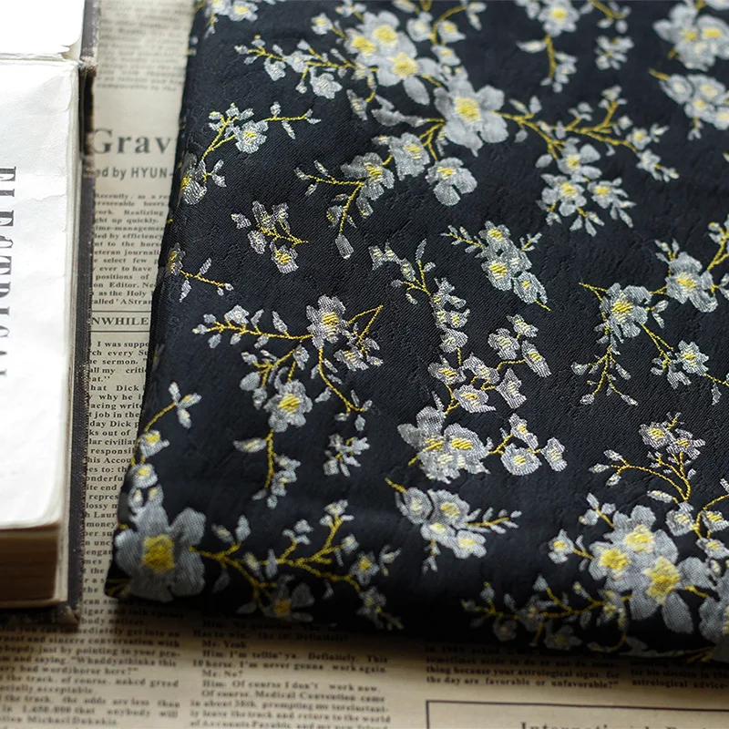 

1-метровая черная, серебряная пряжа, окрашенная жаккардовая ткань, осенне-зимняя женская ткань для шитья багажа, платья