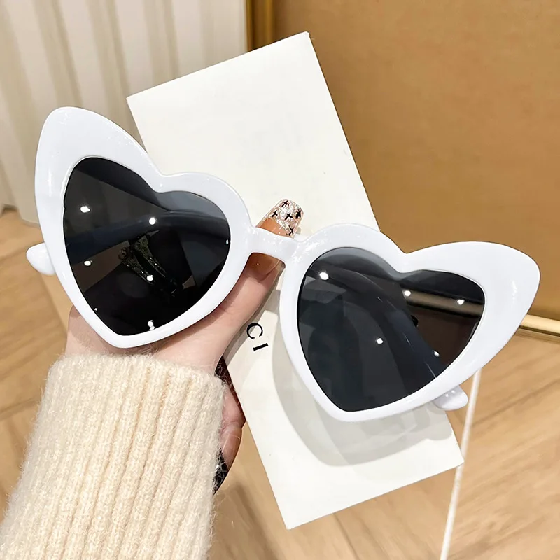 Neue Vintage Retro Instagram herzförmige transparente rosa glänzende Sonnenbrille für Mädchen Strand Party Geburtstag Foto Mode Brillen – Detail 4