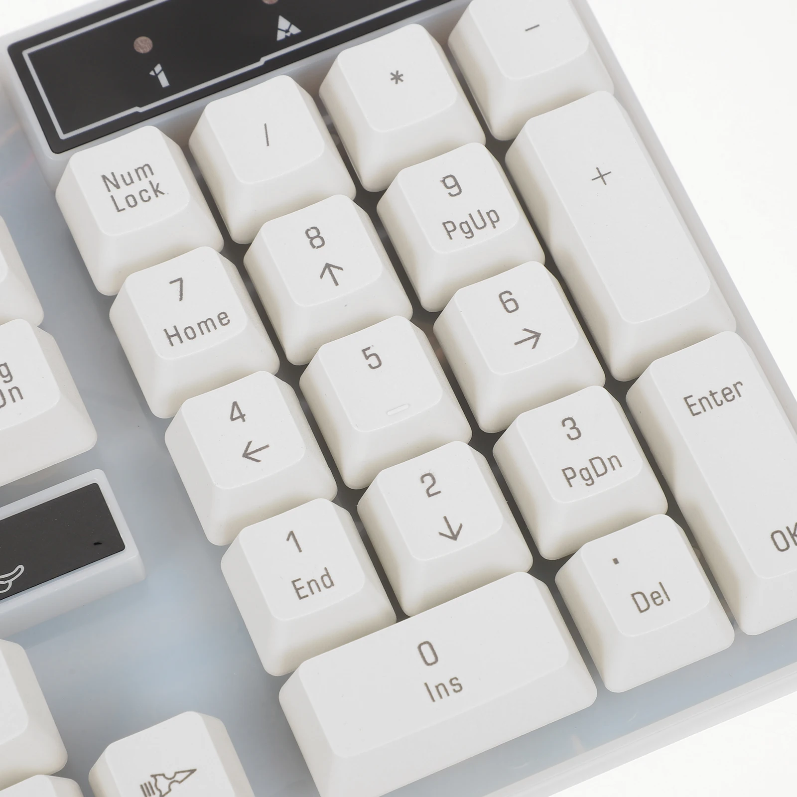 

Mechanical Feel Game Keyboard 104 Keys Non Conflict Backlit Gaming Notebook Fashion Creative LED Lighting Anti Slip Durable USB
