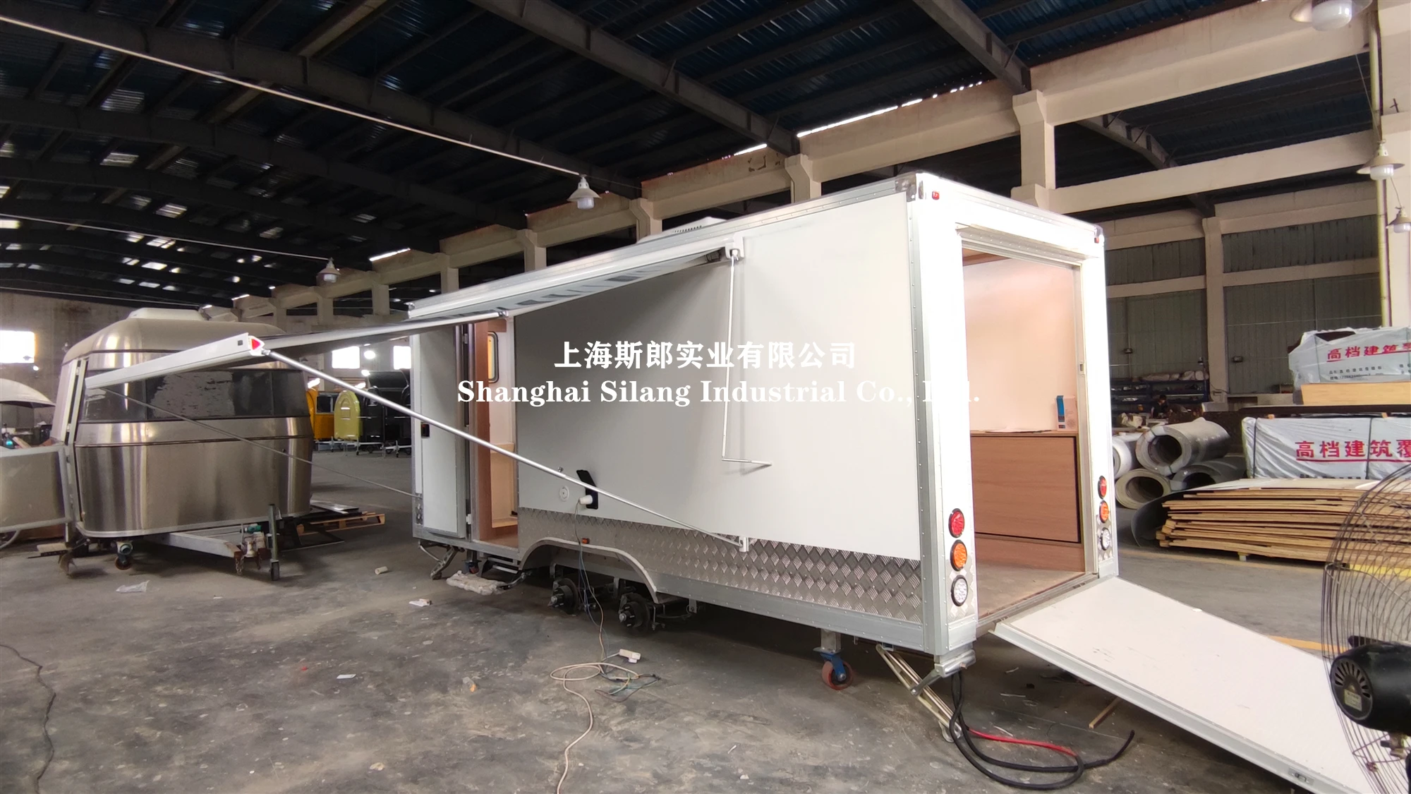 Trailer Kemping Karavan RV Motorhome Perjalanan Keluarga Terlaris