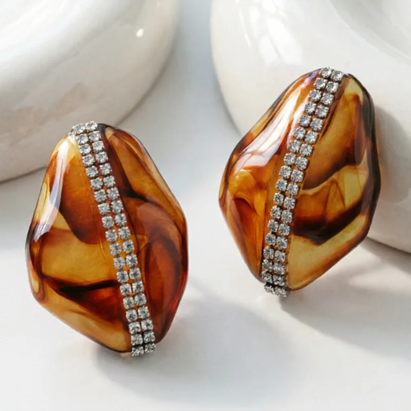 Fashionable Vintage Transparent Rhinestone Off-white Brown Geometric Irregular Resin Stud Earrings for Women Jewelry HUANZHI