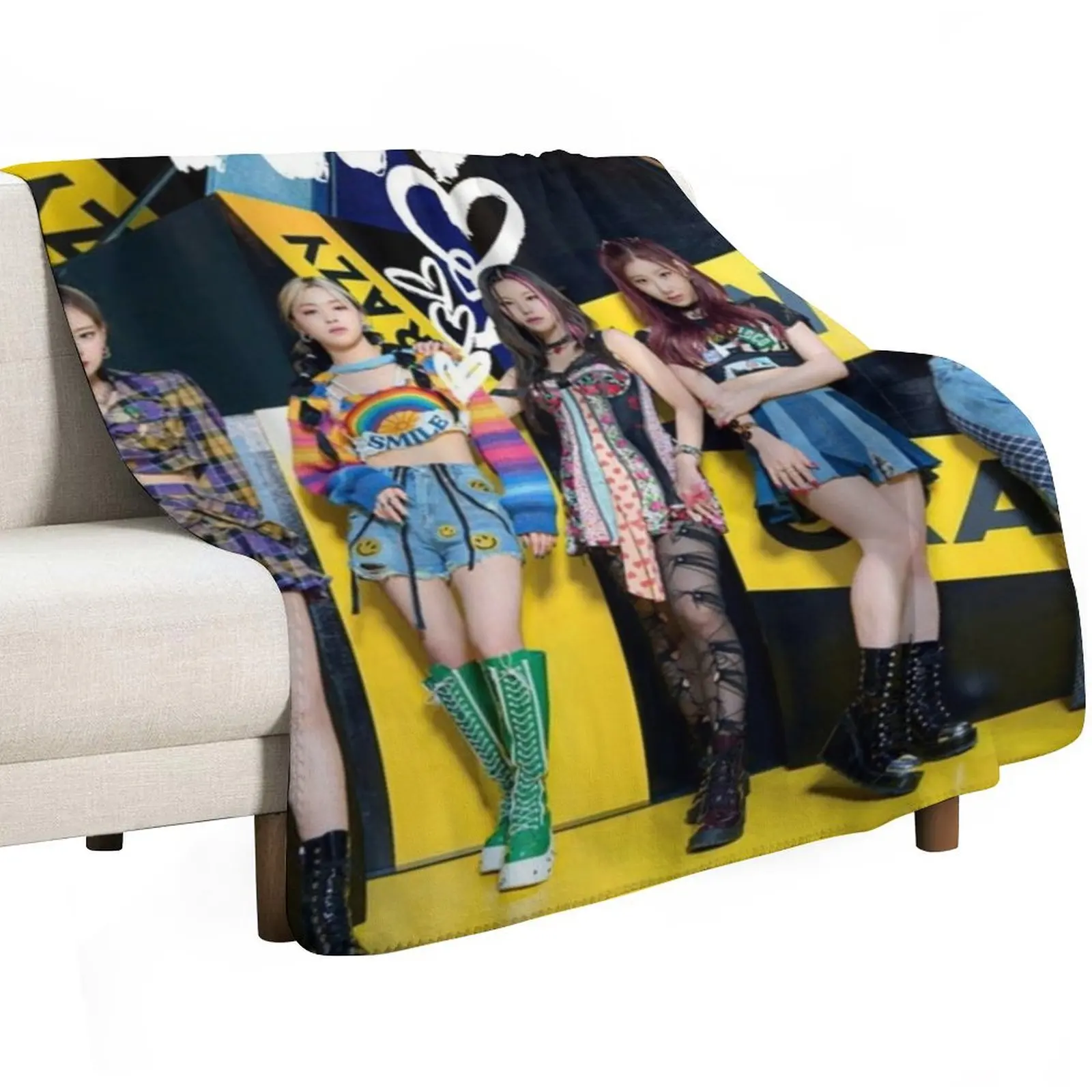 ITZY Crazy In Love Poster Throw Blanket Thermal Tourist Thins sofa bed Blankets