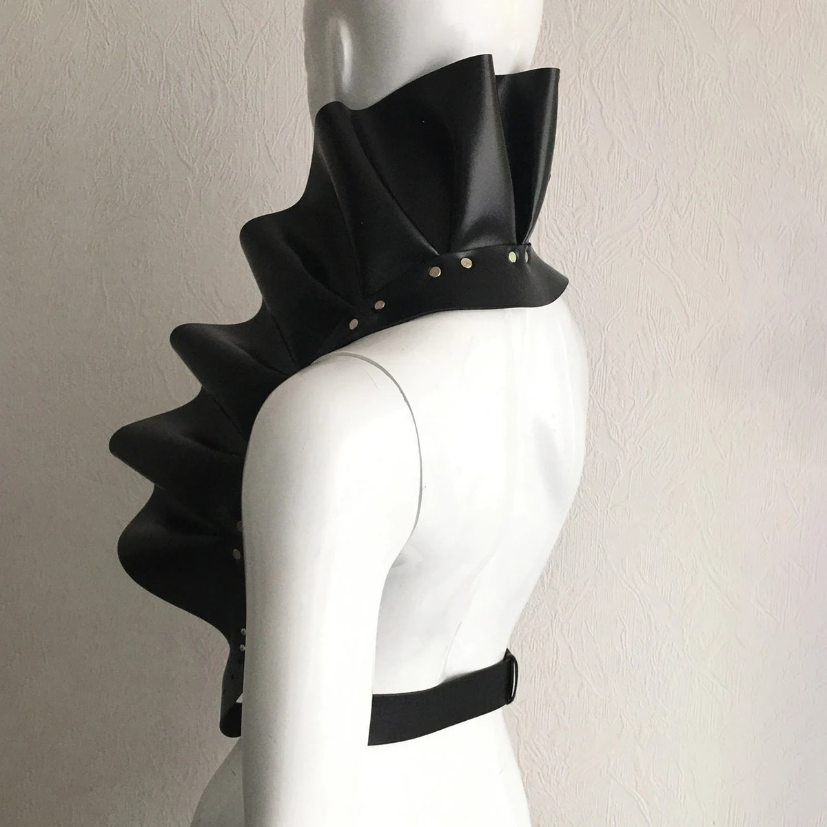 Punk Leder Körperkette Punk Leder Taillenkette Punk Taillengürtel Damen Damen Goth Harajuku PU-Leder Taillengürtel in Blütenblattform, Verstellbares Casual-Accessoire für Alltags- und Party-Outfits – Detail 11