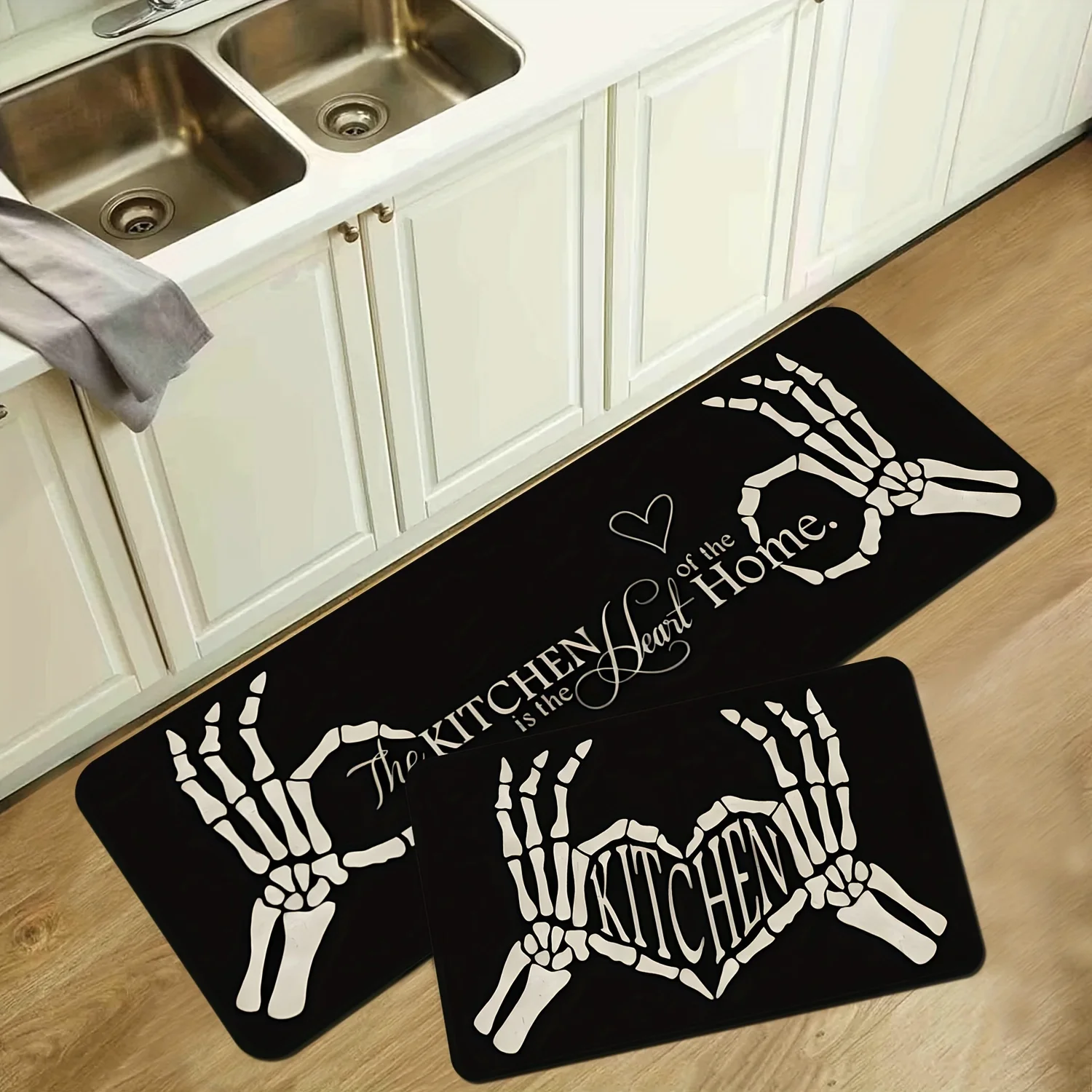 VIKAMA 1/2 Stück lustiger schwarzer Teppich mit Totenkopf-Aufdruck, weich, rutschfest, schmutzabweisend, wasserabsorbierend, für Küche, Waschküche, Heimdekoration