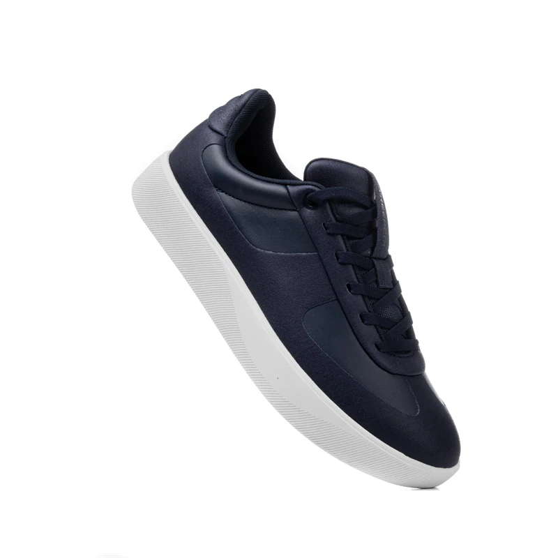 

Street retro running shoes feature a vintage-comfortable design and breathable fabric, catering to streetwear retro style and li