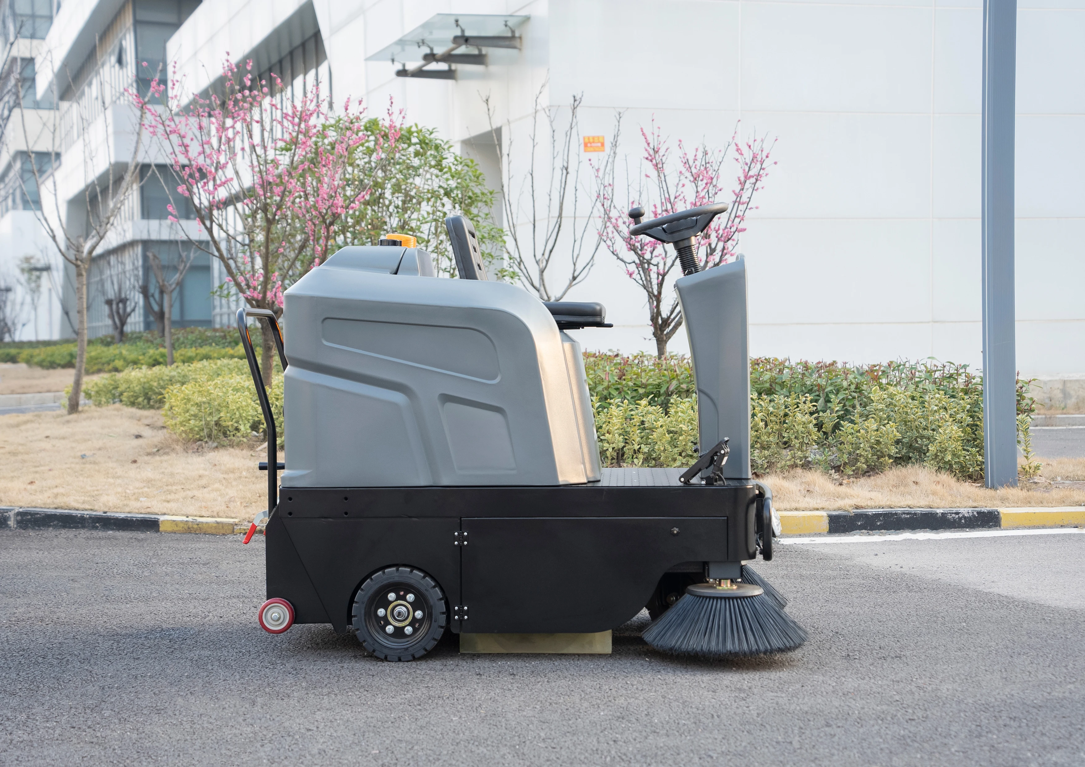 Sweeper Best Quality Driving Piloted Sweeper Compact Industrial Commercial Floor Scrubber Walk Behind Sweeper