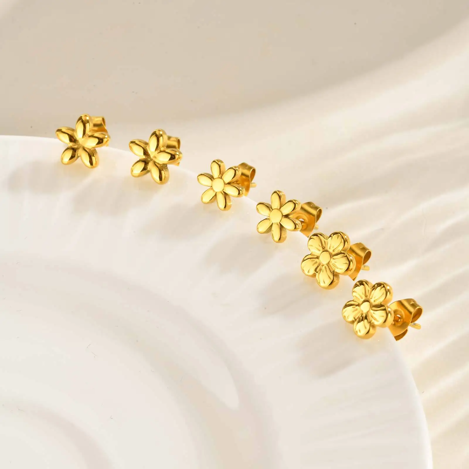 أقراط Vnox النسائية الصغيرة الجميلة على شكل زهور من الفولاذ المقاوم للصدأ، هدايا مجوهرات على شكل أذن الغضروف #4