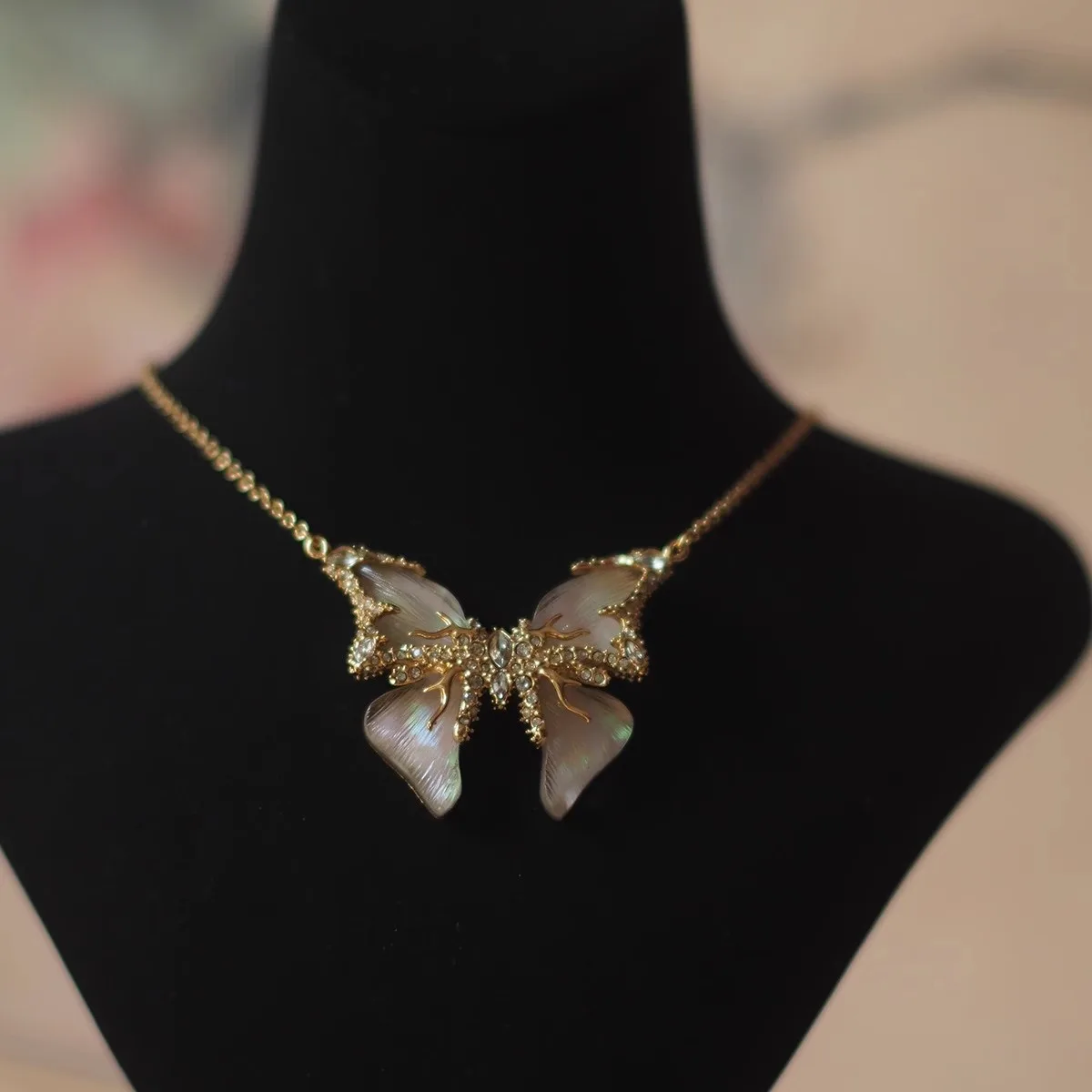 

Западный античный дизайн нишевое дизайнерское ретро ожерелье с бабочкой полный бриллиантов винтажное тяжелое промышленное винтажное ожерелье ювелирные изделия