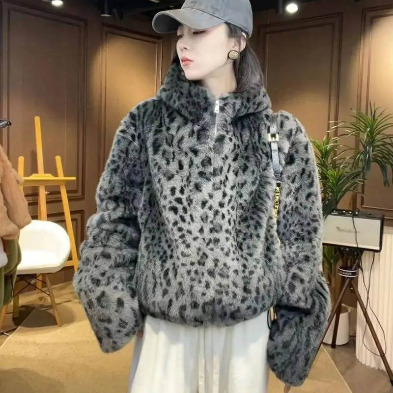 المعطف الصوفي الجديد فضفاض وخفيف قصير