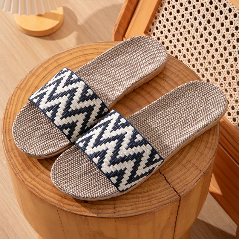 2024 New Household Slippers Flip-Flops Shoes Women Linen Slippers Beach Sandals Summer Breathable Flat Shoes Striped Sandals